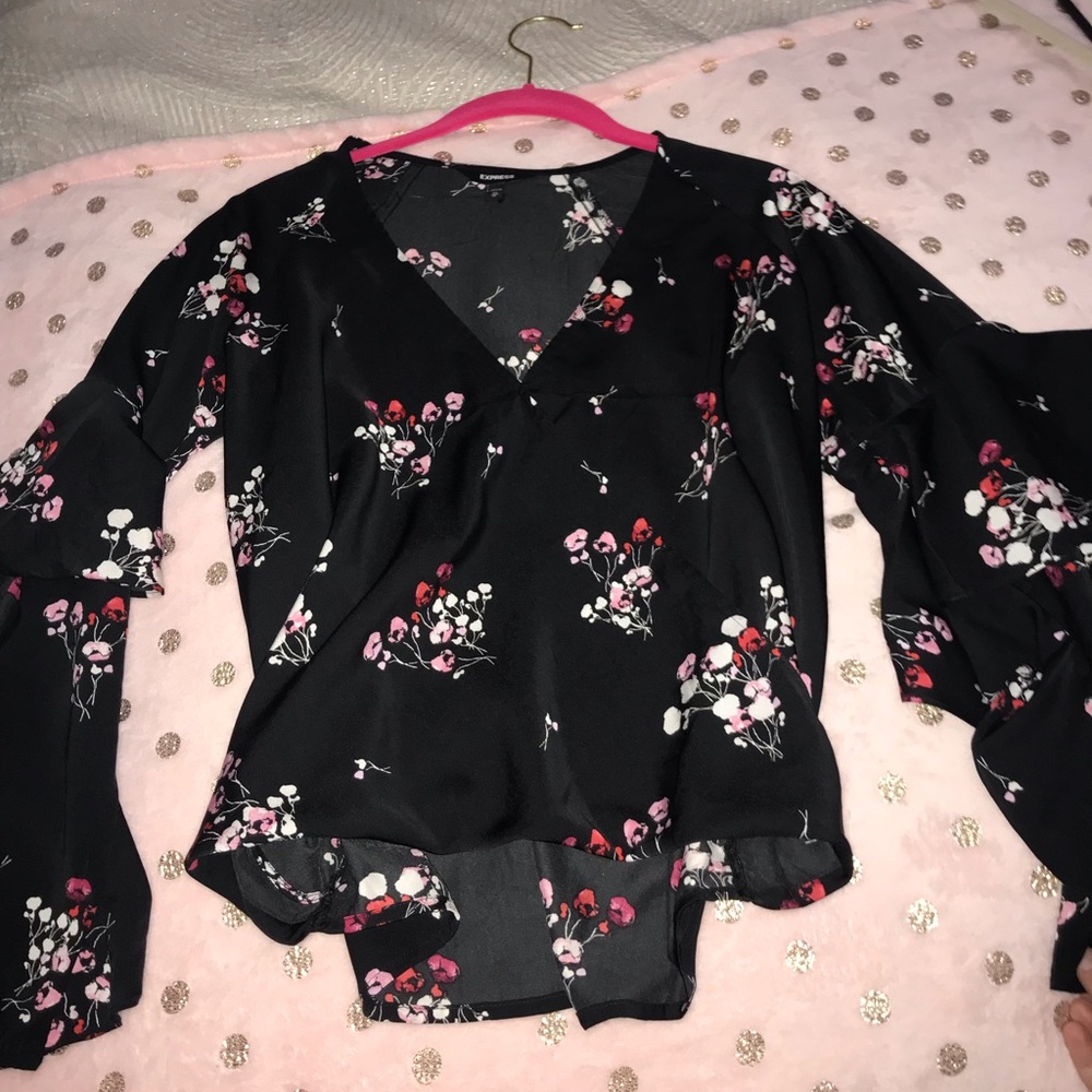 Express Bell-Sleeved Floral top
